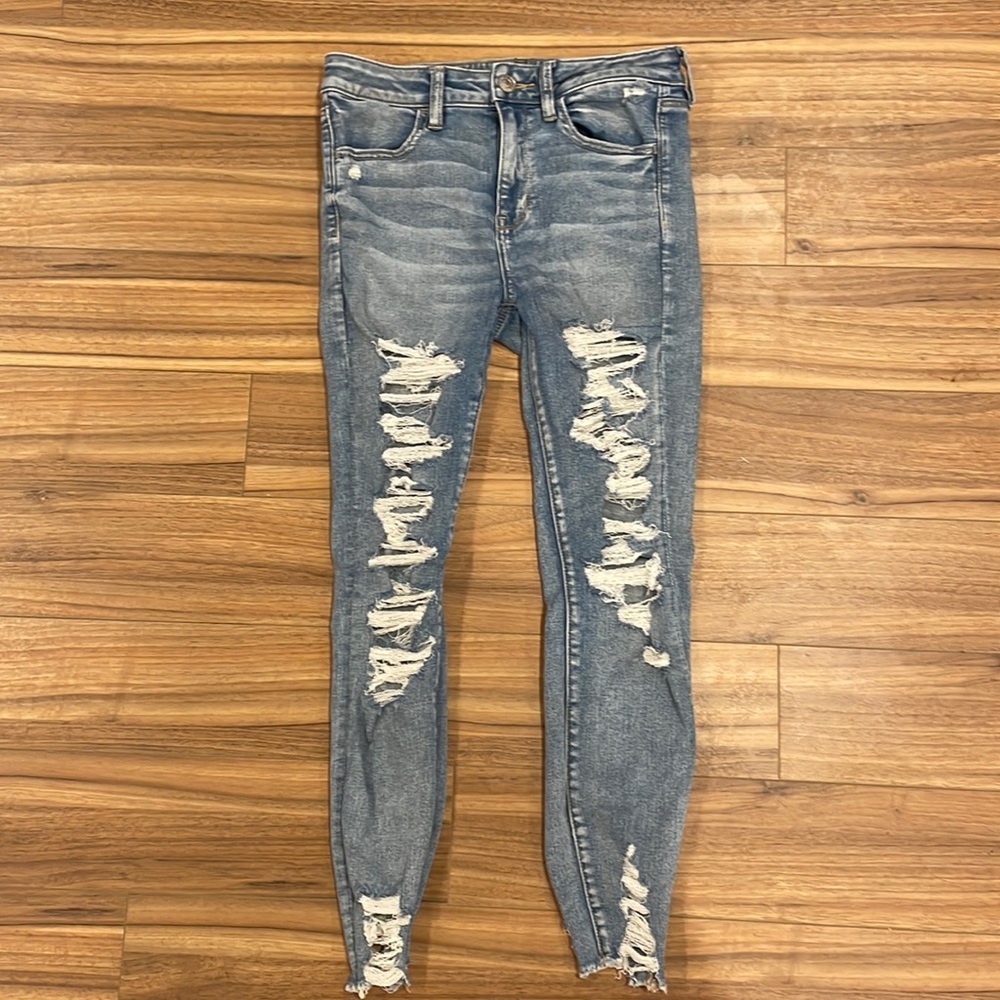 AMERICAN EAGLE LIGHT WASH JEANS